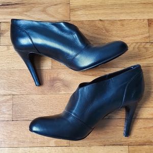 Nine West Heeled Black Ankle Boots. Size 7.5